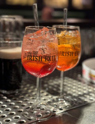 The Irish Exit, Foto mit Aperol Spritz